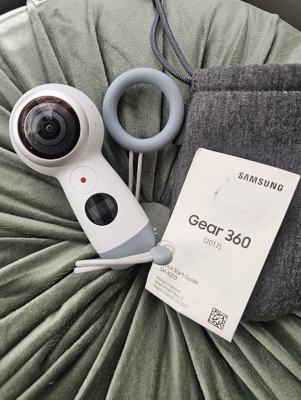 Samsung Gear 360 Camera in White with Light Gray Accents